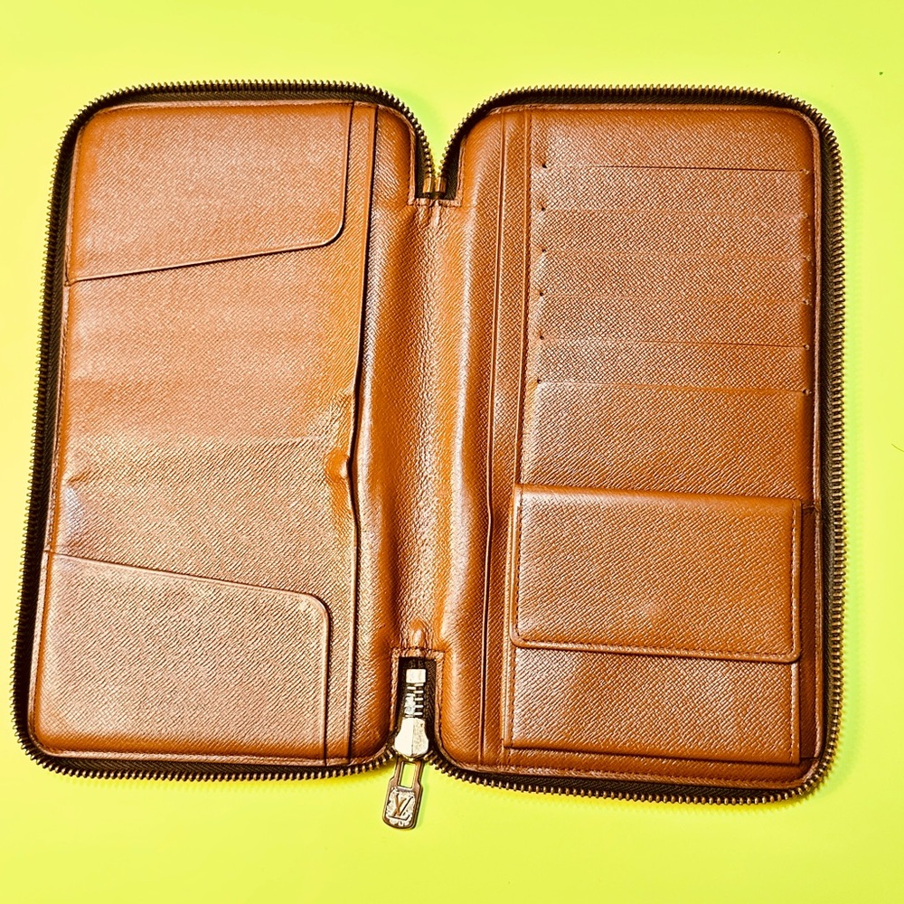 Louis Vuitton Brown Monogram zipped Wallet - Picture 6 of 14